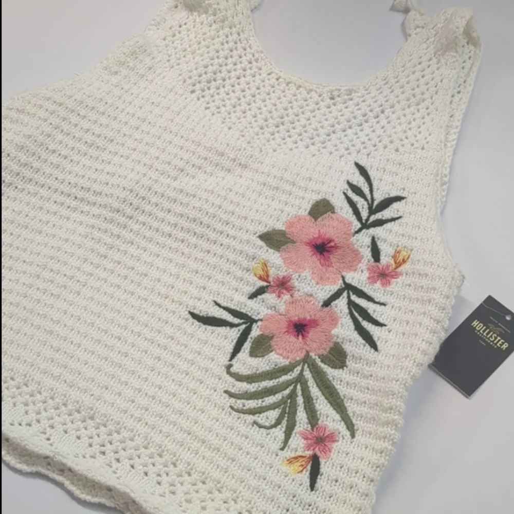 Hollister White Knit Embroidered Halter Top NWT - Picture 3 of 5